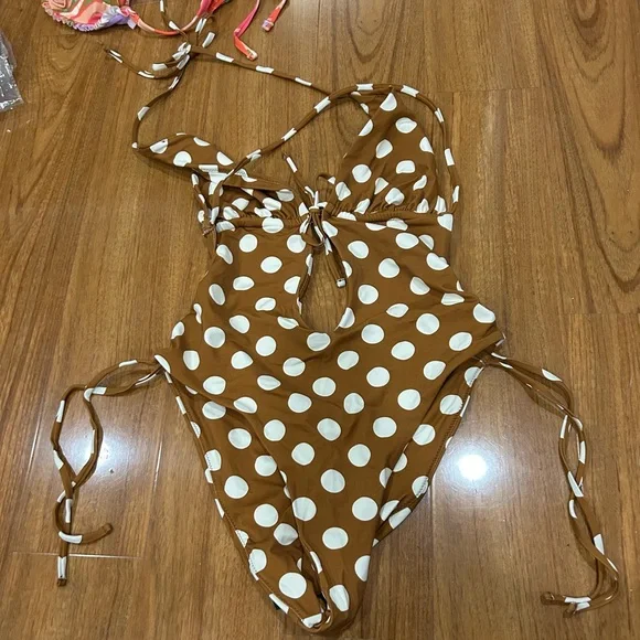 Out From Under Ava One-Piece Swimsuit sz M - Picture 2 of 3